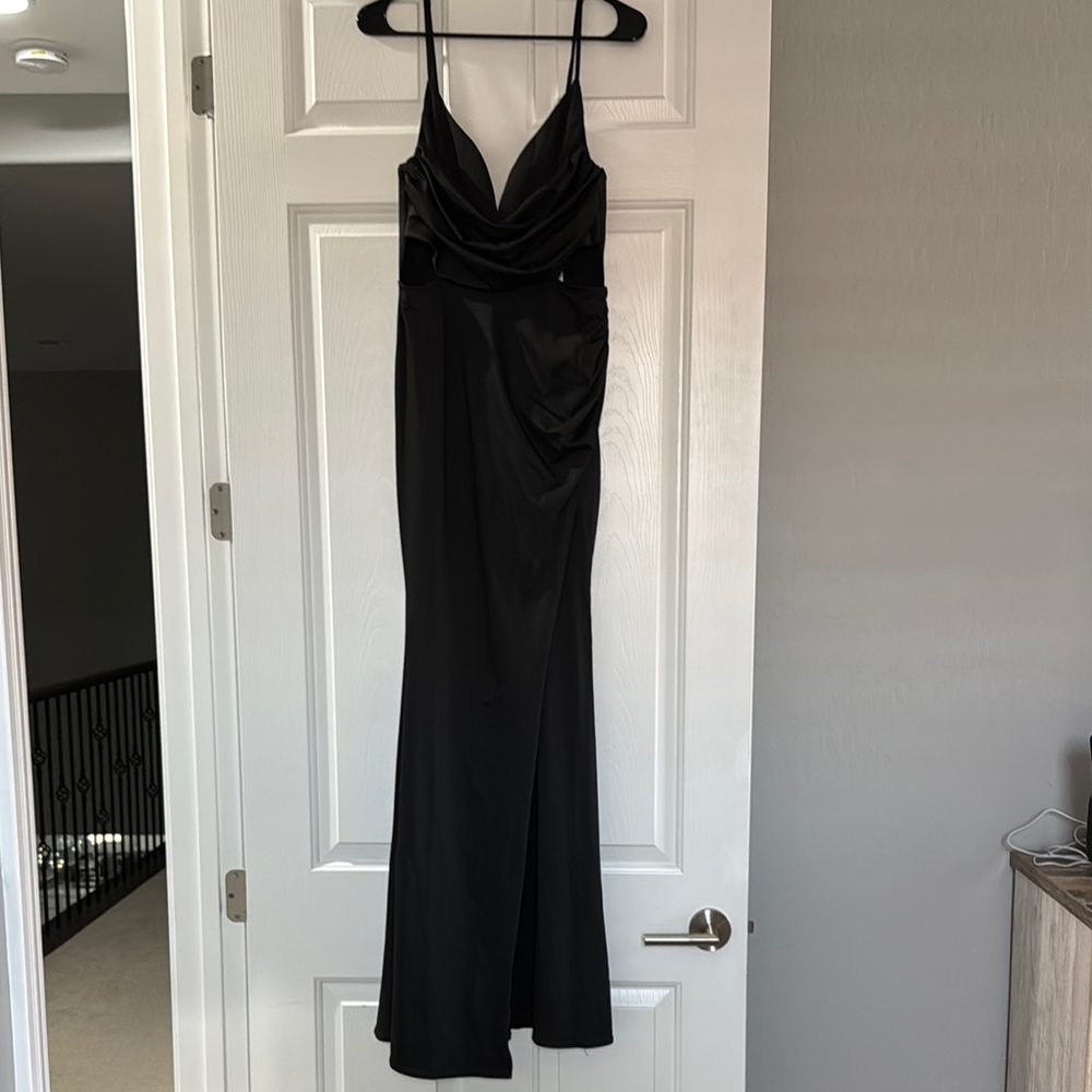 Maniju Elegant Black Evening Gown